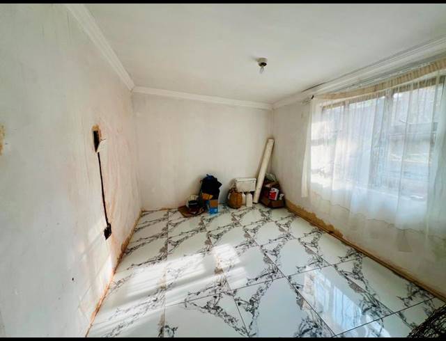 2 BEDROOM HOUSE FOR SALE IN KWAMASHU